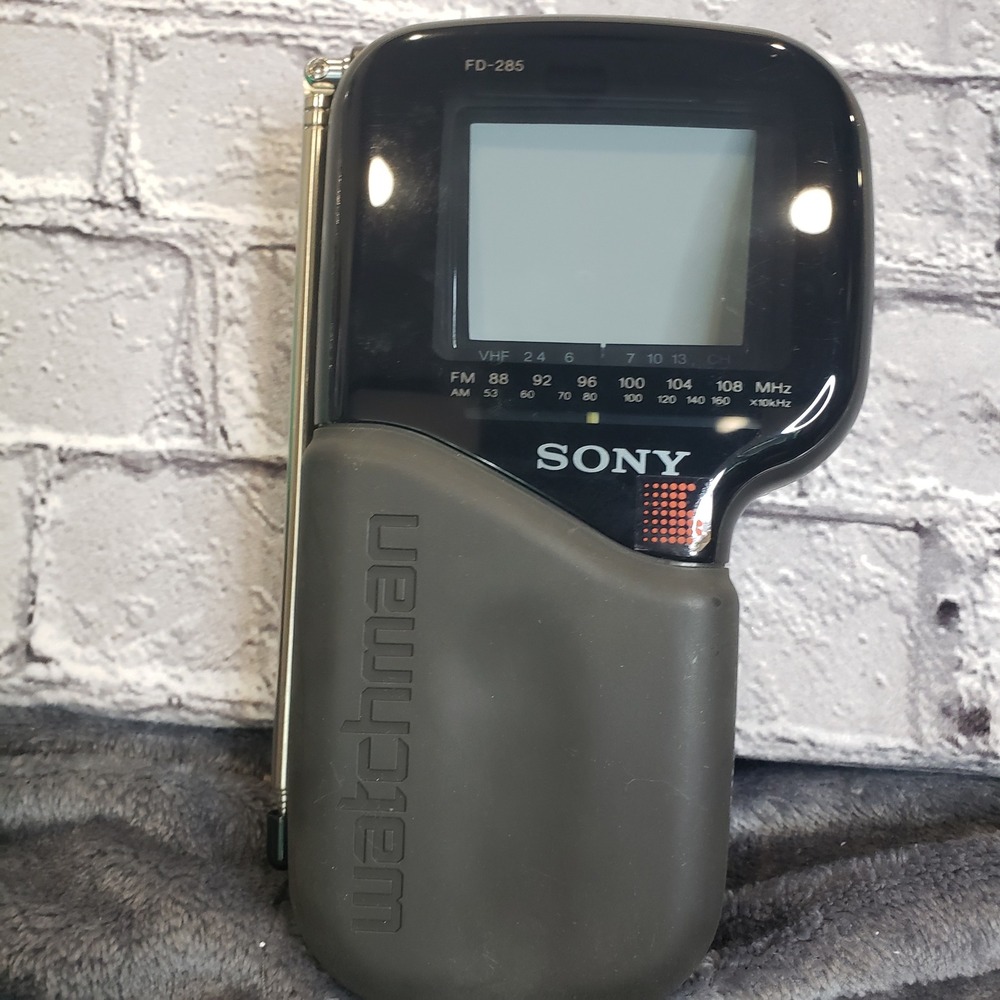 Sony Watchman FD-285 Portable TV AM FM Radio Vintage 1992 Handheld Black Grey
